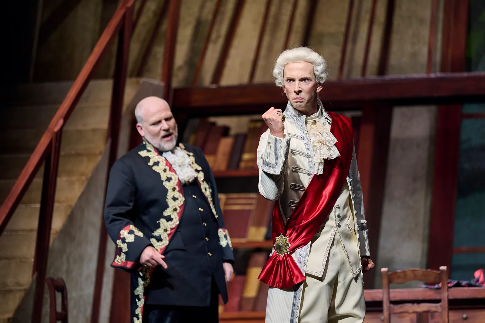 KABALE UND LIEBE Ein bürgerliches Trauerspiel von Friedrich Schiller Spielzeit 2023/2024 / Premiere: 15.9.2023 Oliver Jaksch, Gideon Rapp Foto: Martin Sigmund
