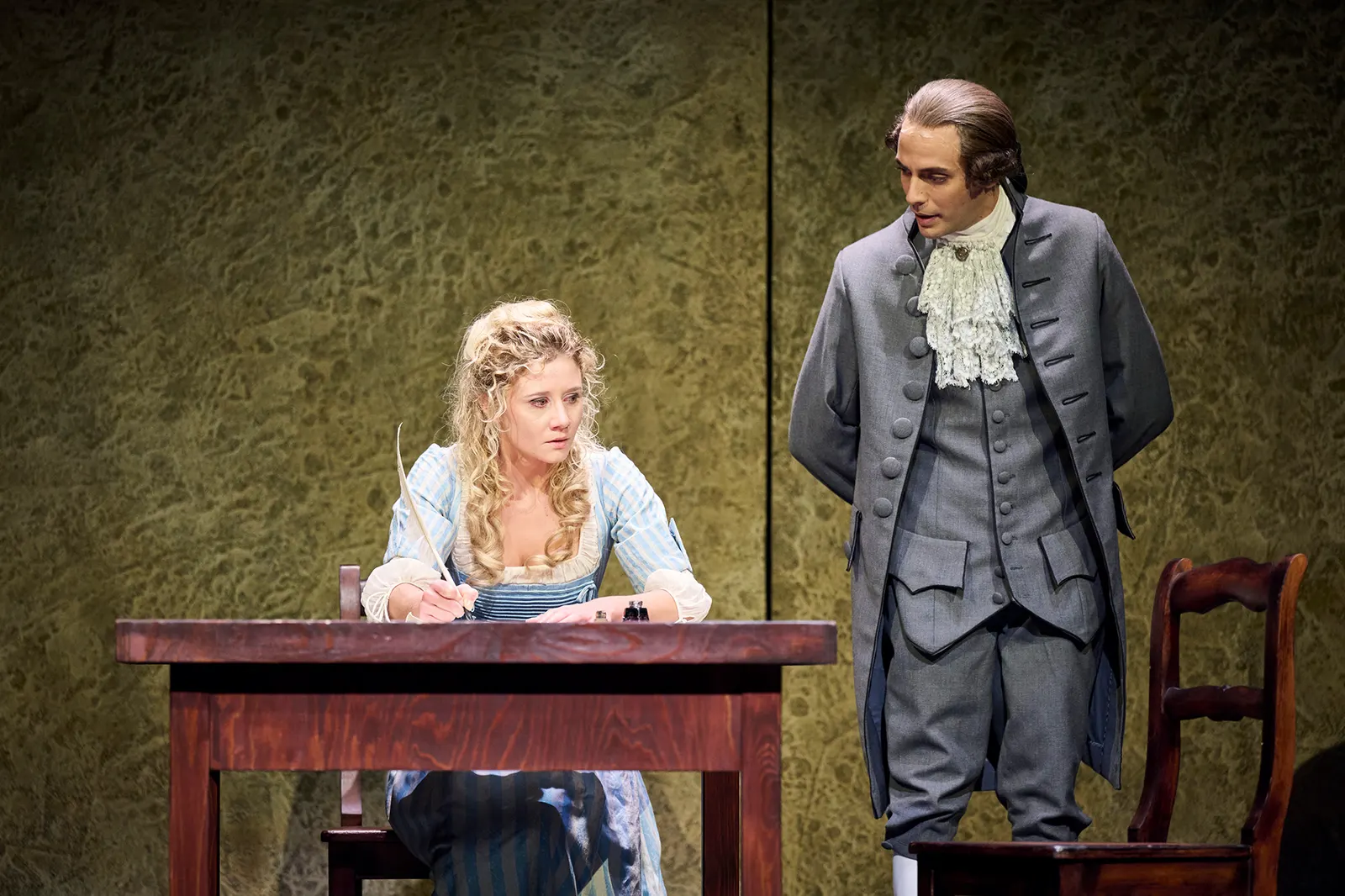 KABALE UND LIEBE Ein bürgerliches Trauerspiel von Friedrich Schiller Spielzeit 2023/2024 / Premiere: 15.9.2023 Farina Violetta Giesmann, Marcus Abdel-Messih Foto: Martin Sigmund