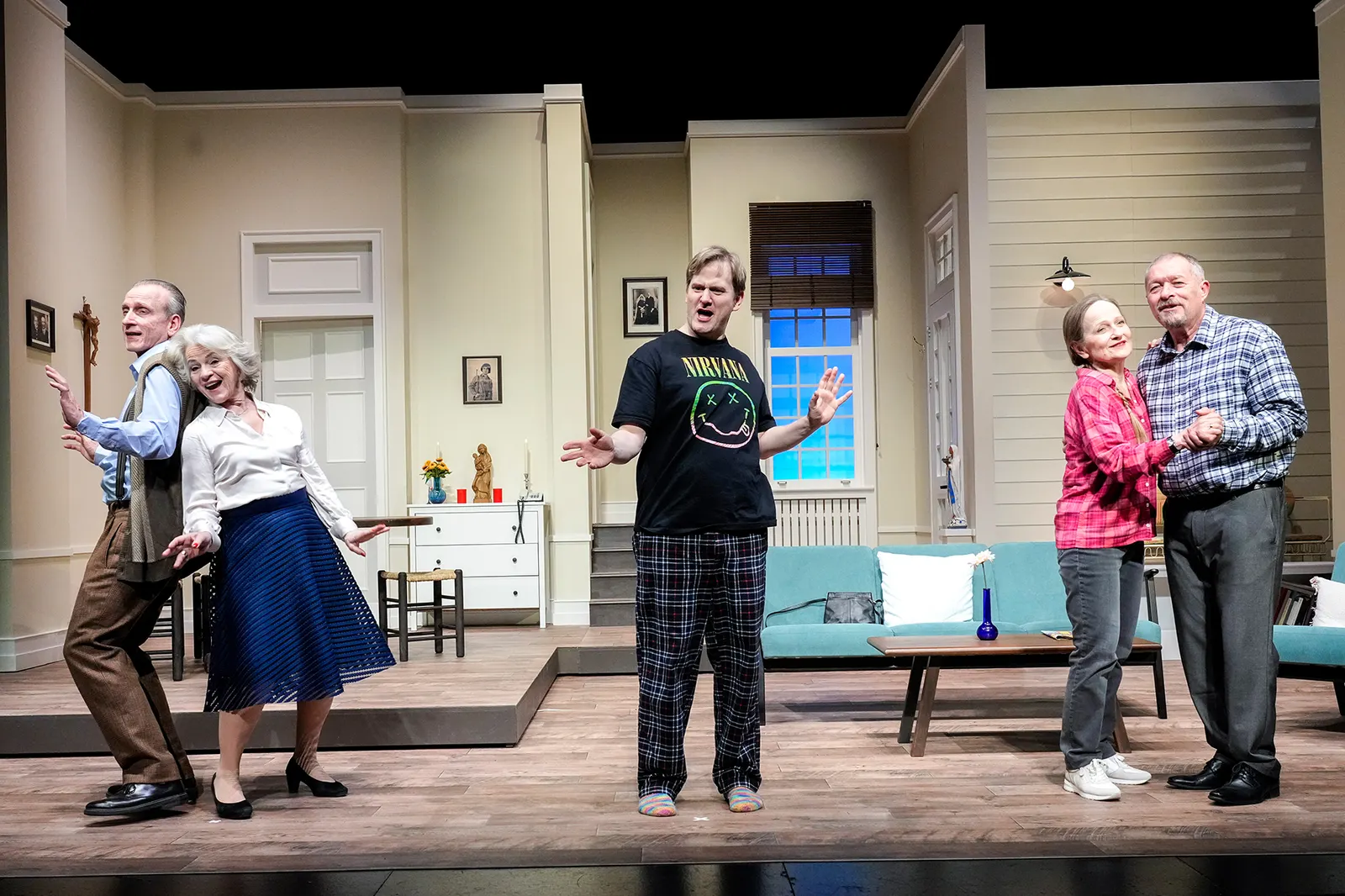 WAS ZÄHLT, IST DIE FAMILIE! Komödie von Joe DiPietro Spielzeit 2023/2024 / Premiere: 26.4.2024 Uwe-Peter Spinner, Susanne Heydenreich, Nikolaij Janocha, Barbara Krabbe, Reinhold We…