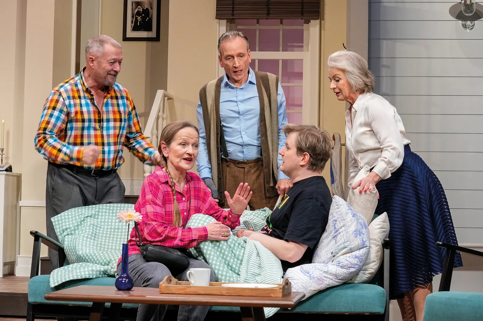WAS ZÄHLT, IST DIE FAMILIE! Komödie von Joe DiPietro Spielzeit 2023/2024 / Premiere: 26.4.2024 Reinhold Weiser, Barbara Krabbe, Uwe-Peter Spinner, Nikolaij Janocha, Susanne Heydenr…