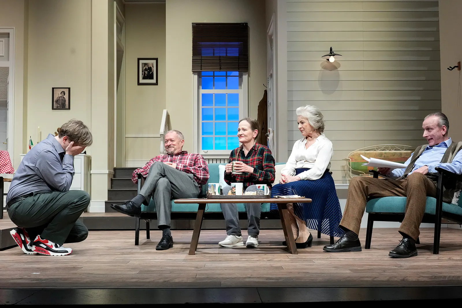 WAS ZÄHLT, IST DIE FAMILIE! Komödie von Joe DiPietro Spielzeit 2023/2024 / Premiere: 26.4.2024 Nikolaij Janocha, Reinhold Weiser, Barbara Krabbe, Susanne Heydenreich, Uwe-Peter Spi…