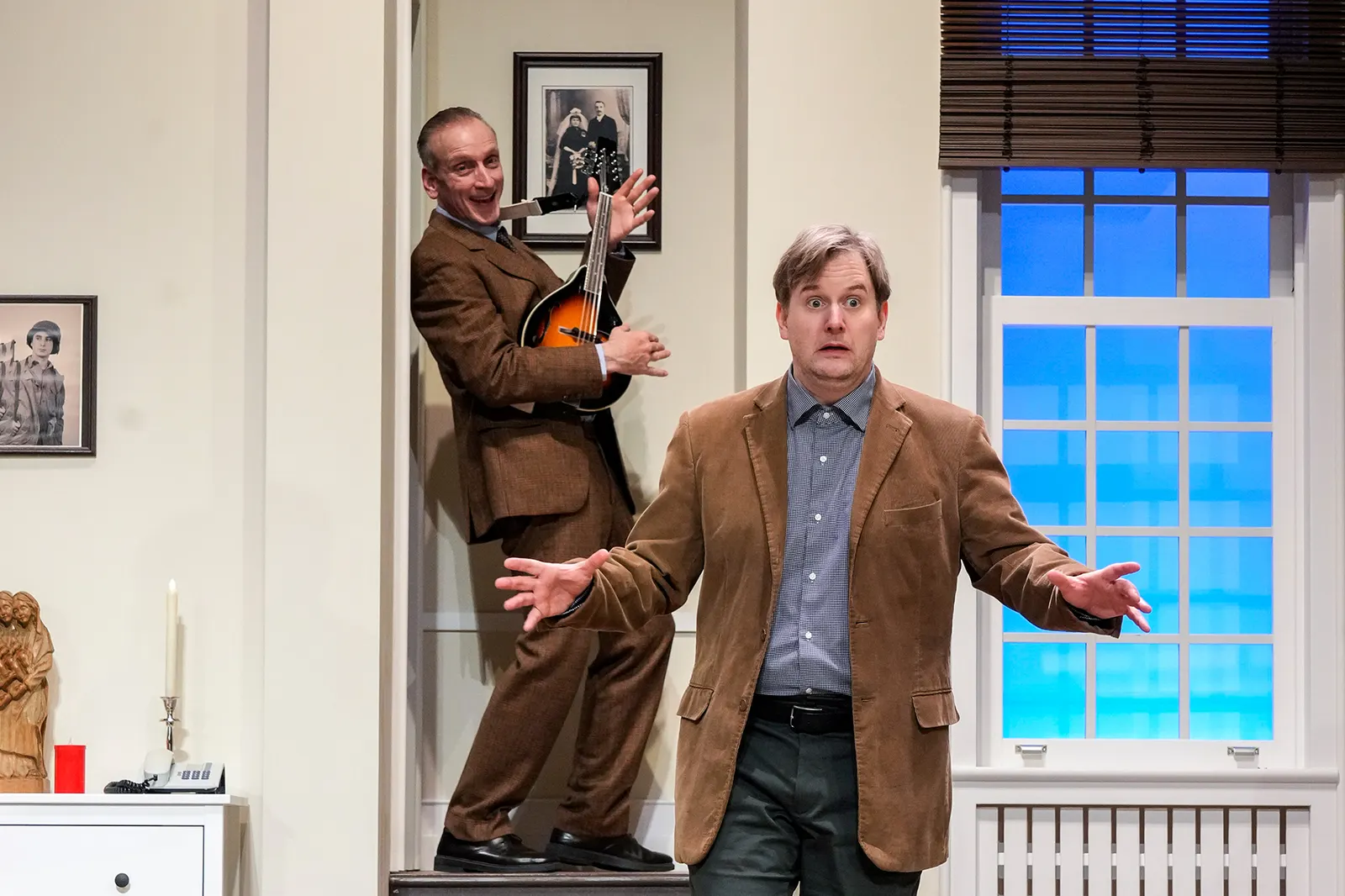 WAS ZÄHLT, IST DIE FAMILIE! Komödie von Joe DiPietro Spielzeit 2023/2024 / Premiere: 26.4.2024 Uwe-Peter Spinner, Nikolaij Janocha Foto: Tobias Metz