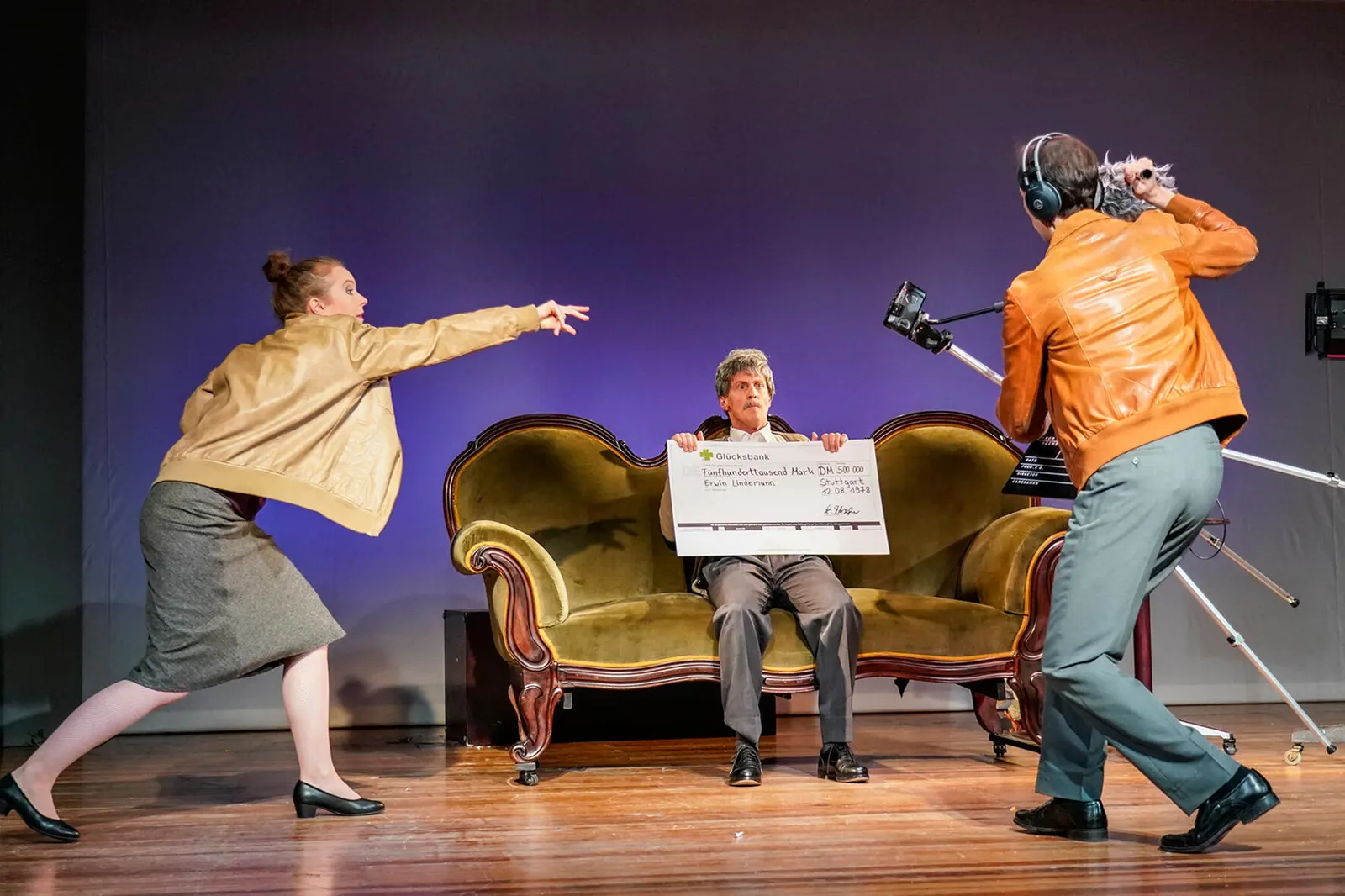 LORIOTS DRAMATISCHE WERKE Sketche und Szenen von Vicco von Bülow, genannt LORIOT Spielzeit 2020/2021 / Premiere: 23.10.2020 Magdalena Flade, Marius Hubel, Gideon Rapp Foto: Tobias …