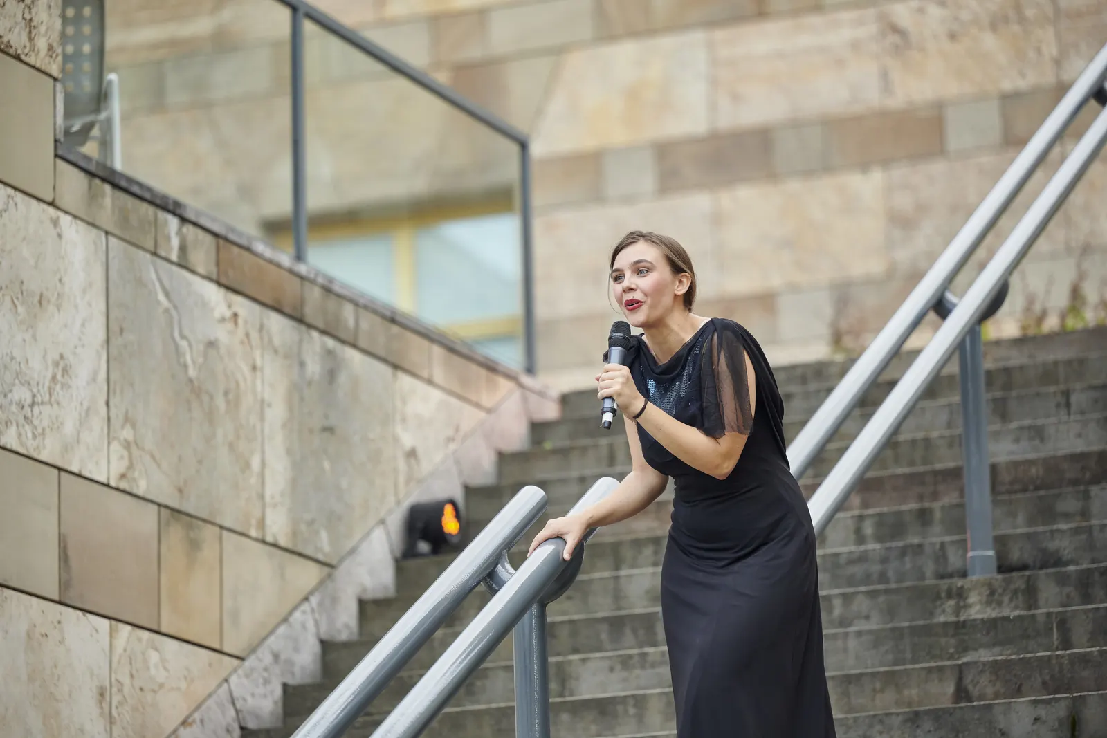 STUTTGART. EIN TRAUM Eine szenische Stadterkundung in der Rotunde der Staatsgalerie Stuttgart von Klaus Hemmerle und Christian Schönfelder Spielzeit 2020/2021 / Premiere: 13.07.202…