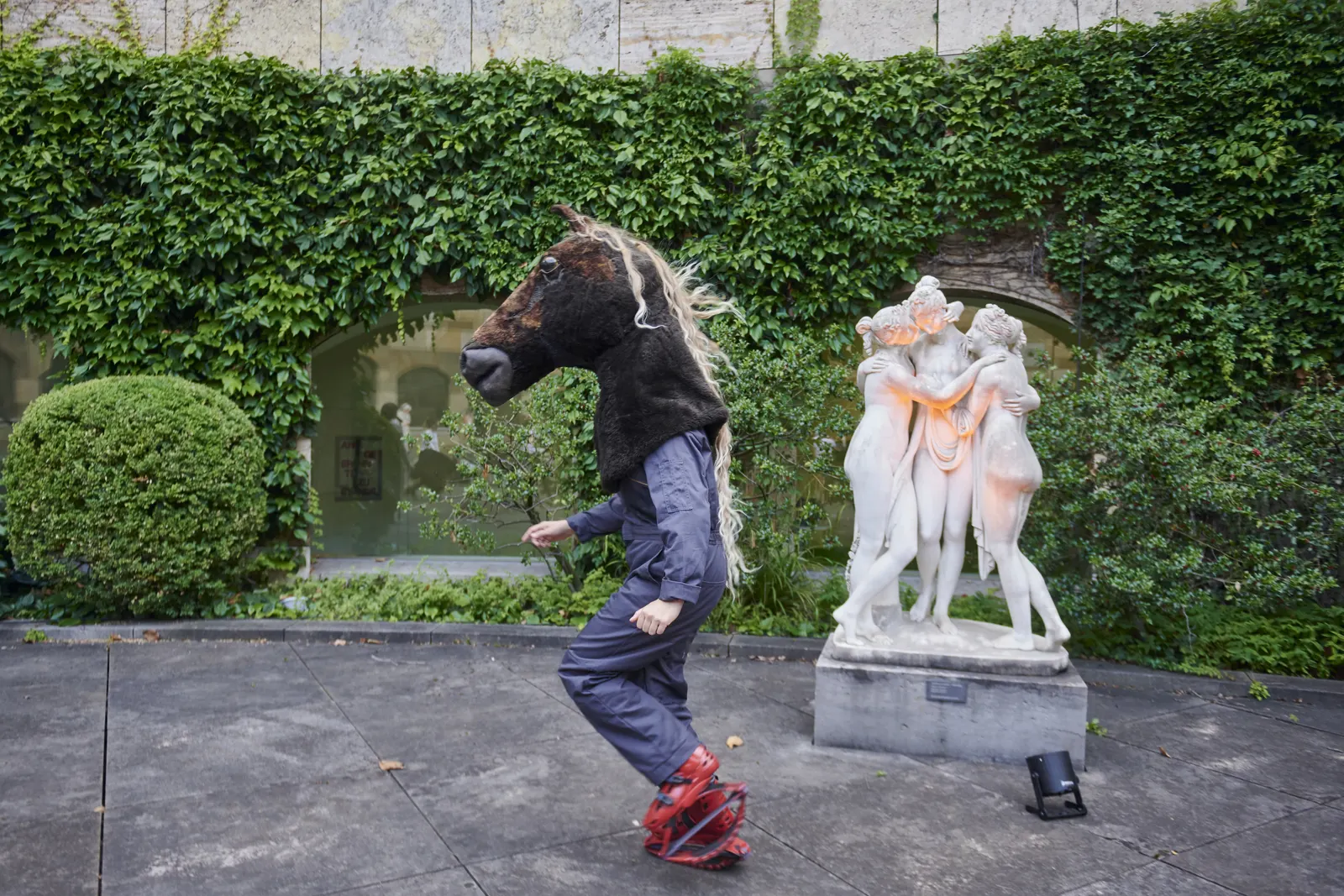 STUTTGART. EIN TRAUM Eine szenische Stadterkundung in der Rotunde der Staatsgalerie Stuttgart von Klaus Hemmerle und Christian Schönfelder Spielzeit 2020/2021 / Premiere: 13.07.202…