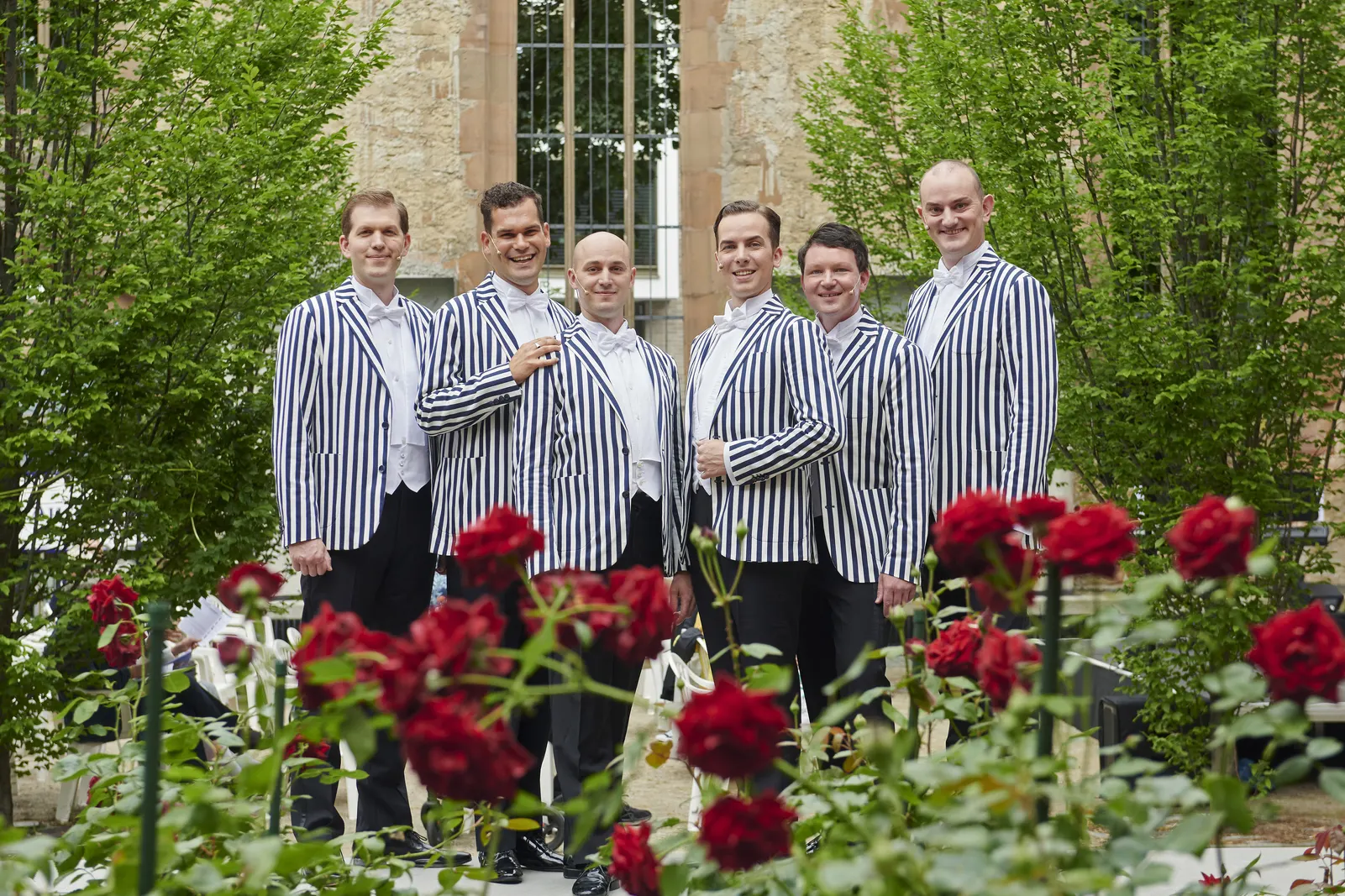 STUTTGARTS COMEDIAN HARMONISTS Konzert im Rosengarten des Hospitalhof Stuttgart Spielzeit 2020/2021 / Premiere: 11.07.2020 Michael Rapke, Loïc Damien Schlentz, Tobias Rusnak, Marc …