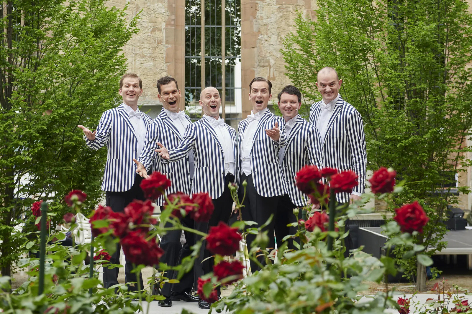 STUTTGARTS COMEDIAN HARMONISTS Konzert im Rosengarten des Hospitalhof Stuttgart Spielzeit 2020/2021 / Premiere: 11.07.2020 Michael Rapke, Loïc Damien Schlentz, Tobias Rusnak, Marc …