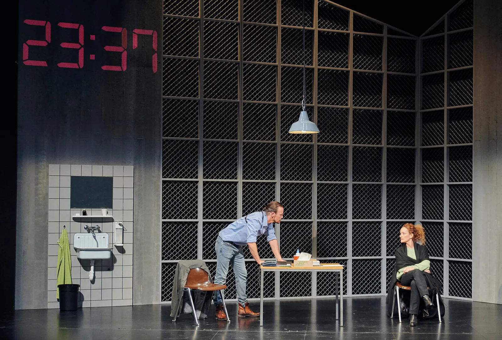 HEILIG ABEND Das neue Stück von Bestsellerautor Daniel Kehlmann Spielzeit 2020/2021 / Premiere: 16.10.2020 Robert Besta, Lisa Wildmann Foto: Martin Sigmund
