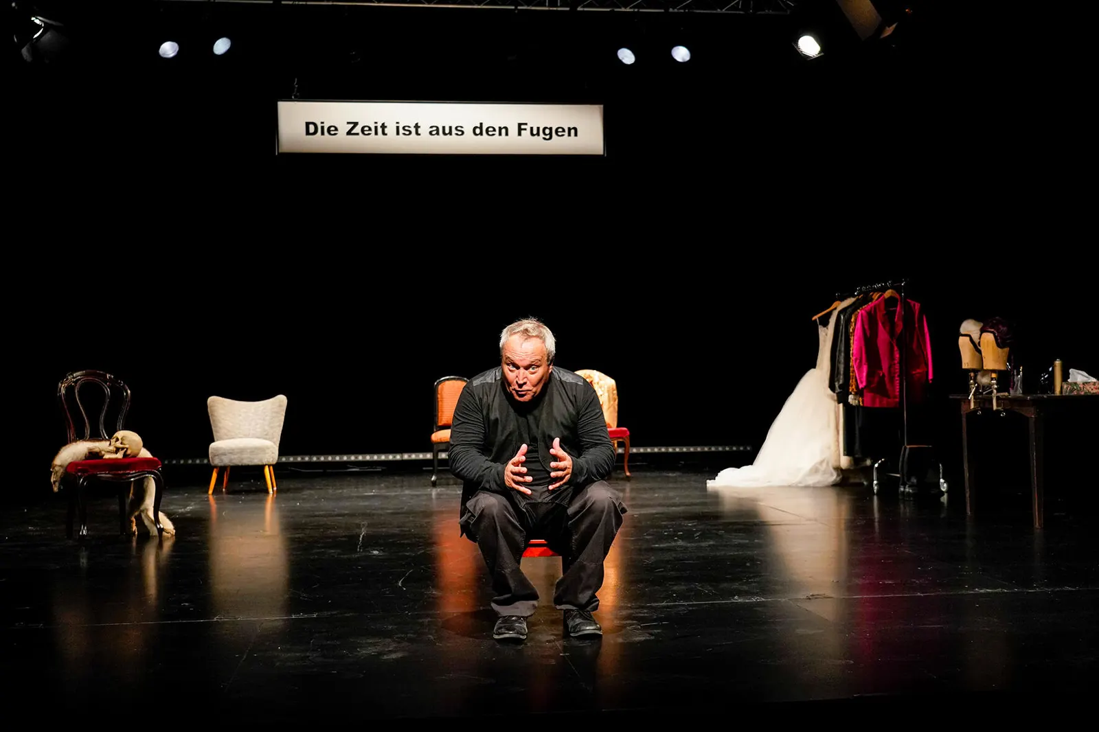 HEUTE WEDER HAMLET Ein tragikomisches Ein-Mann-Stück Spielzeit 2020/2021 / Premiere: 18.09.2020 Andreas Klaue Foto: Tobias Metz