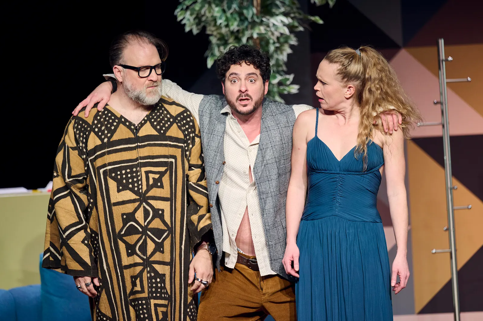 DAS ABSCHIEDSDINNER Komödie von Matthieu Delaporte und Alexandre de La Patellière Spielzeit 2024/2025 / Premiere: 17.1.2025 Antonio Lallo, Jörg Pauly, Stefanie Klimkait Foto: Marti…
