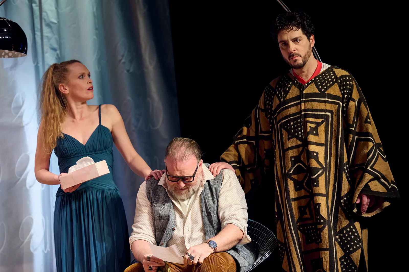 DAS ABSCHIEDSDINNER Komödie von Matthieu Delaporte und Alexandre de La Patellière Spielzeit 2024/2025 / Premiere: 17.1.2025 Stefanie Klimkait, Antonio Lallo, Jörg Pauly Foto: Marti…