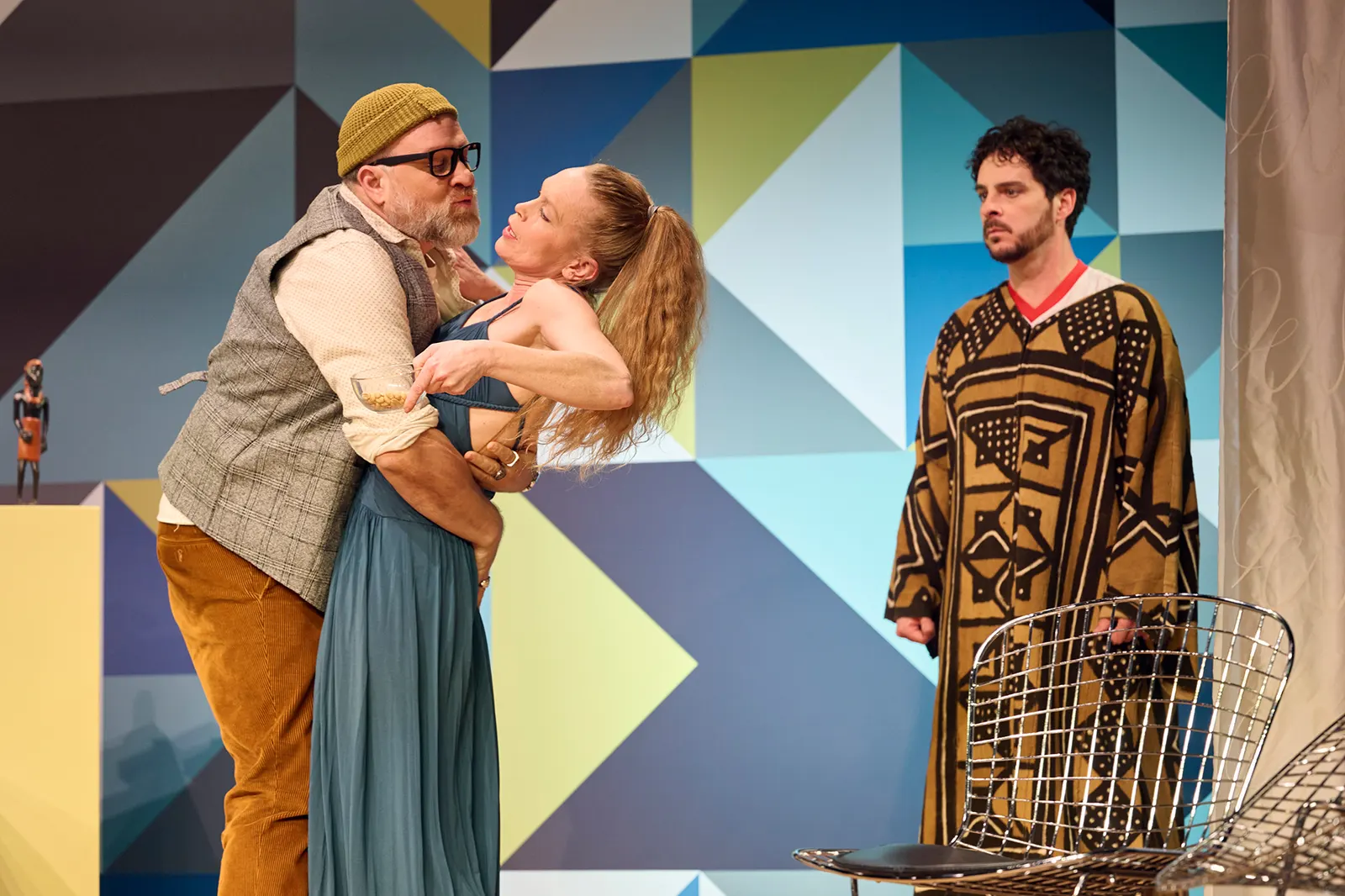DAS ABSCHIEDSDINNER Komödie von Matthieu Delaporte und Alexandre de La Patellière Spielzeit 2024/2025 / Premiere: 17.1.2025 Antonio Lallo, Stefanie Klimkait, Jörg Pauly Foto: Marti…