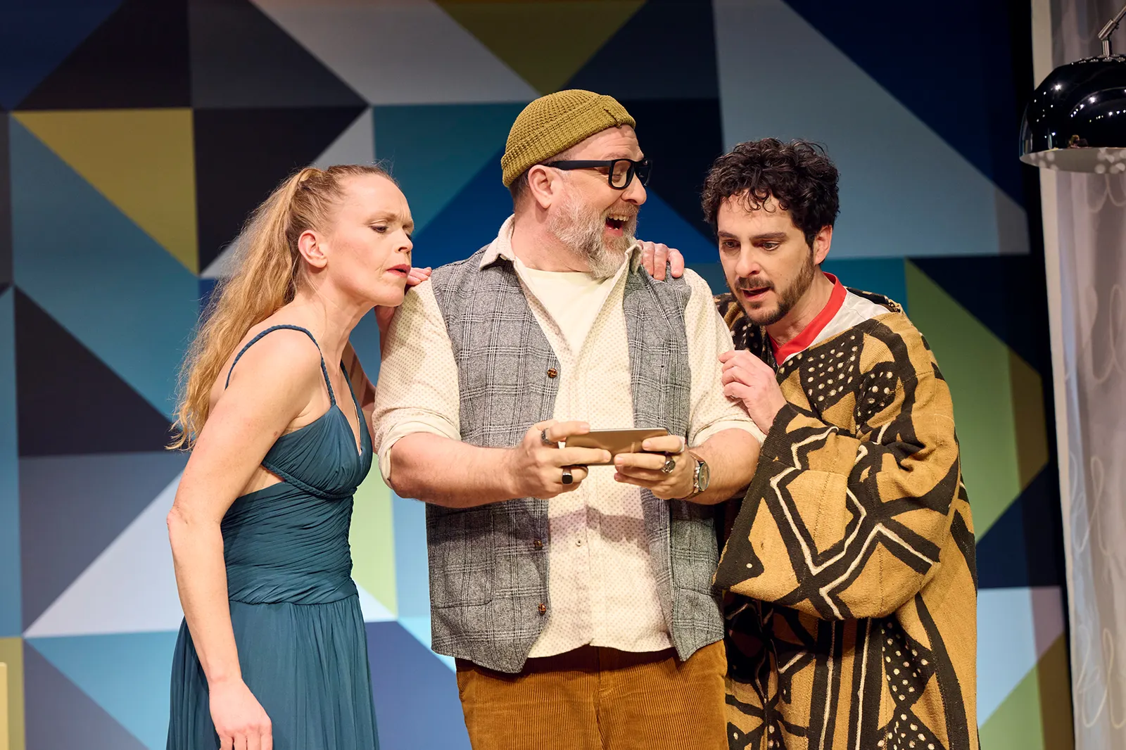 DAS ABSCHIEDSDINNER Komödie von Matthieu Delaporte und Alexandre de La Patellière Spielzeit 2024/2025 / Premiere: 17.1.2025 Stefanie Klimkait, Antonio Lallo, Jörg Pauly Foto: Marti…