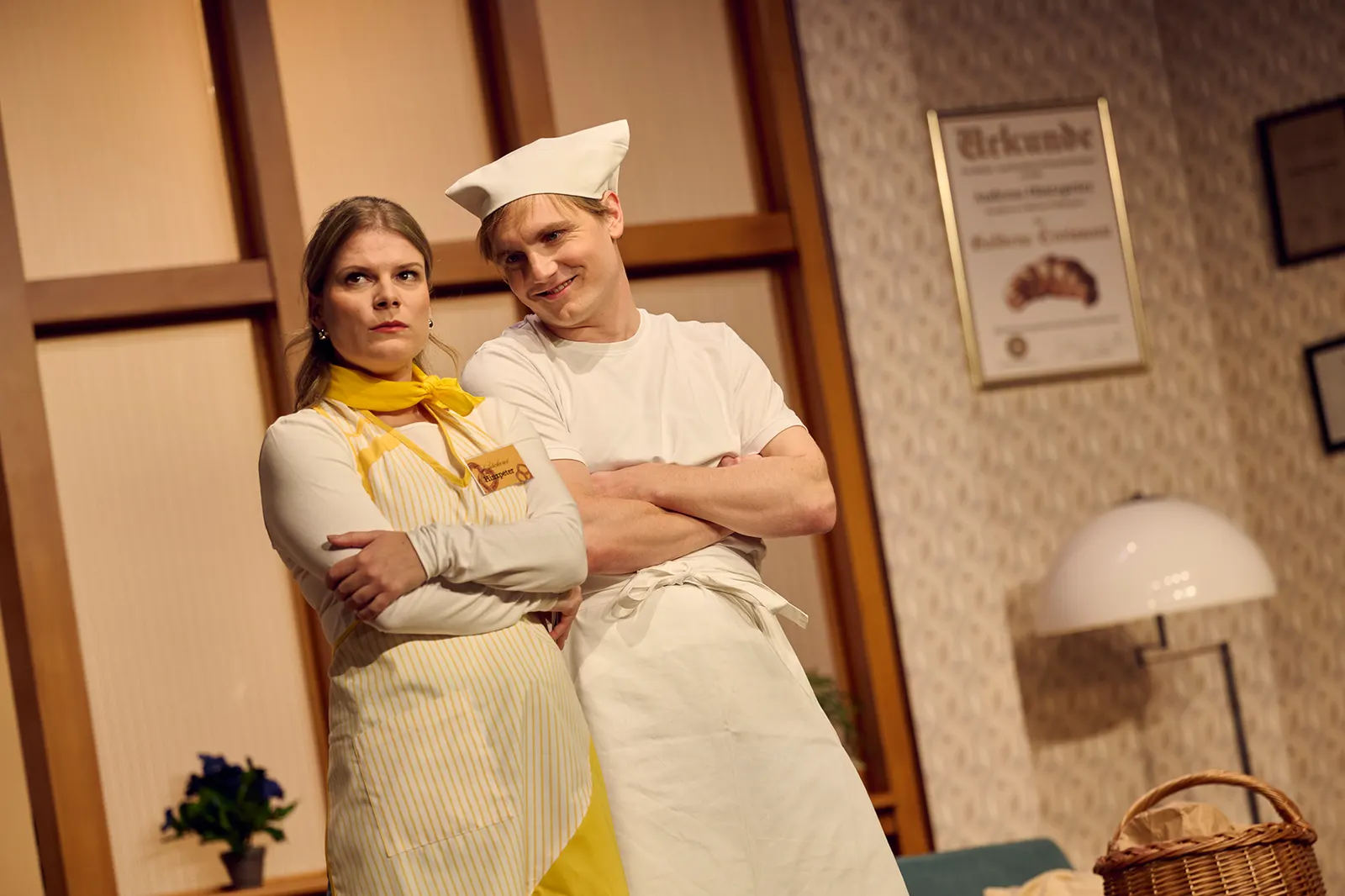 EIN MANN MIT CHARAKTER Komödie von Wilfried Wroost Bearbeitung von Axel Preuß, Schwäbisch von Monika Hirschle Spielzeit 2024/2025 / Premiere: 22.11.2024 Lena Mall und Benedikt Haef…