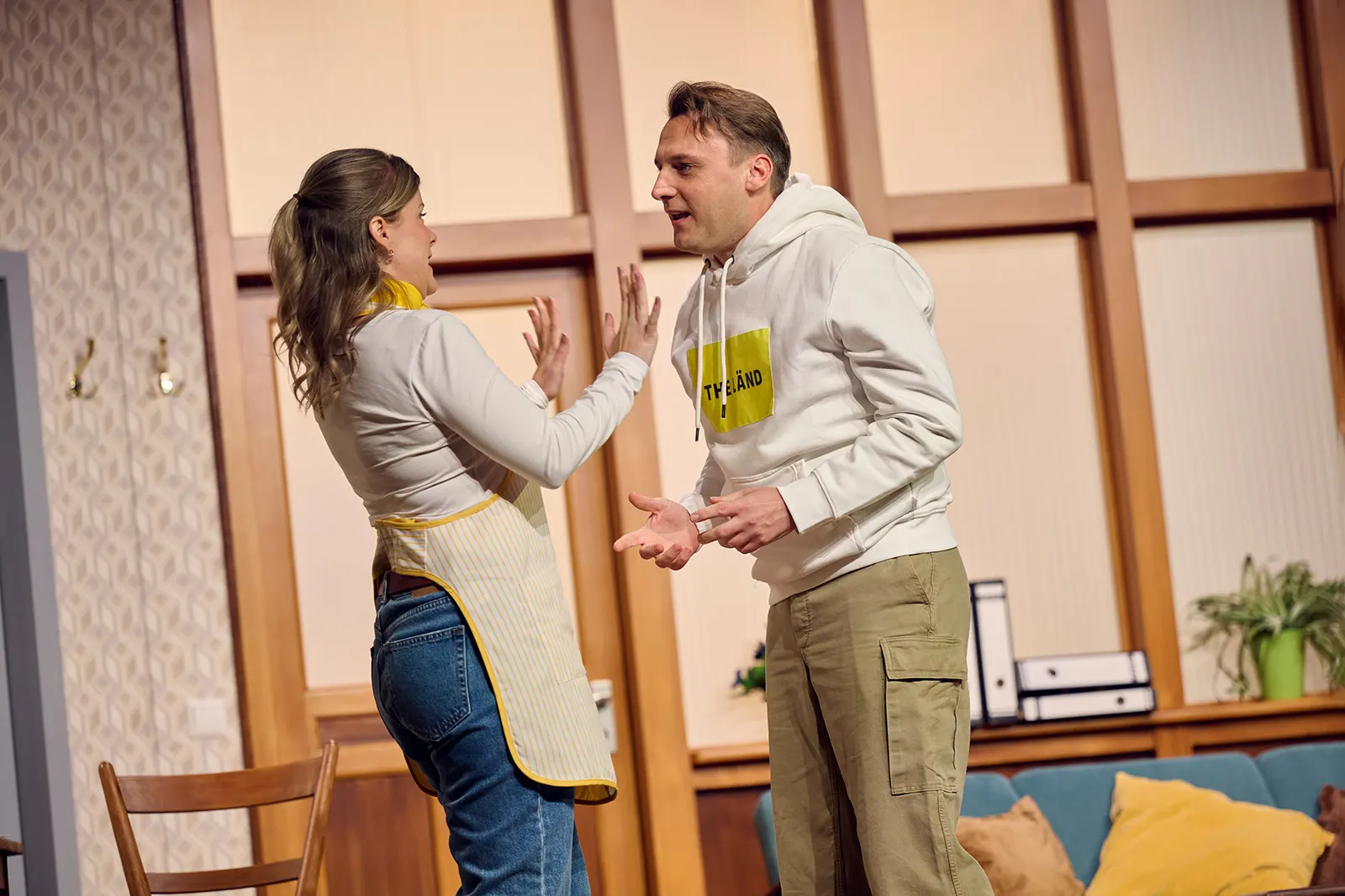 EIN MANN MIT CHARAKTER Komödie von Wilfried Wroost Bearbeitung von Axel Preuß, Schwäbisch von Monika Hirschle Spielzeit 2024/2025 / Premiere: 22.11.2024 Lena Mall und Paul Schaeffe…