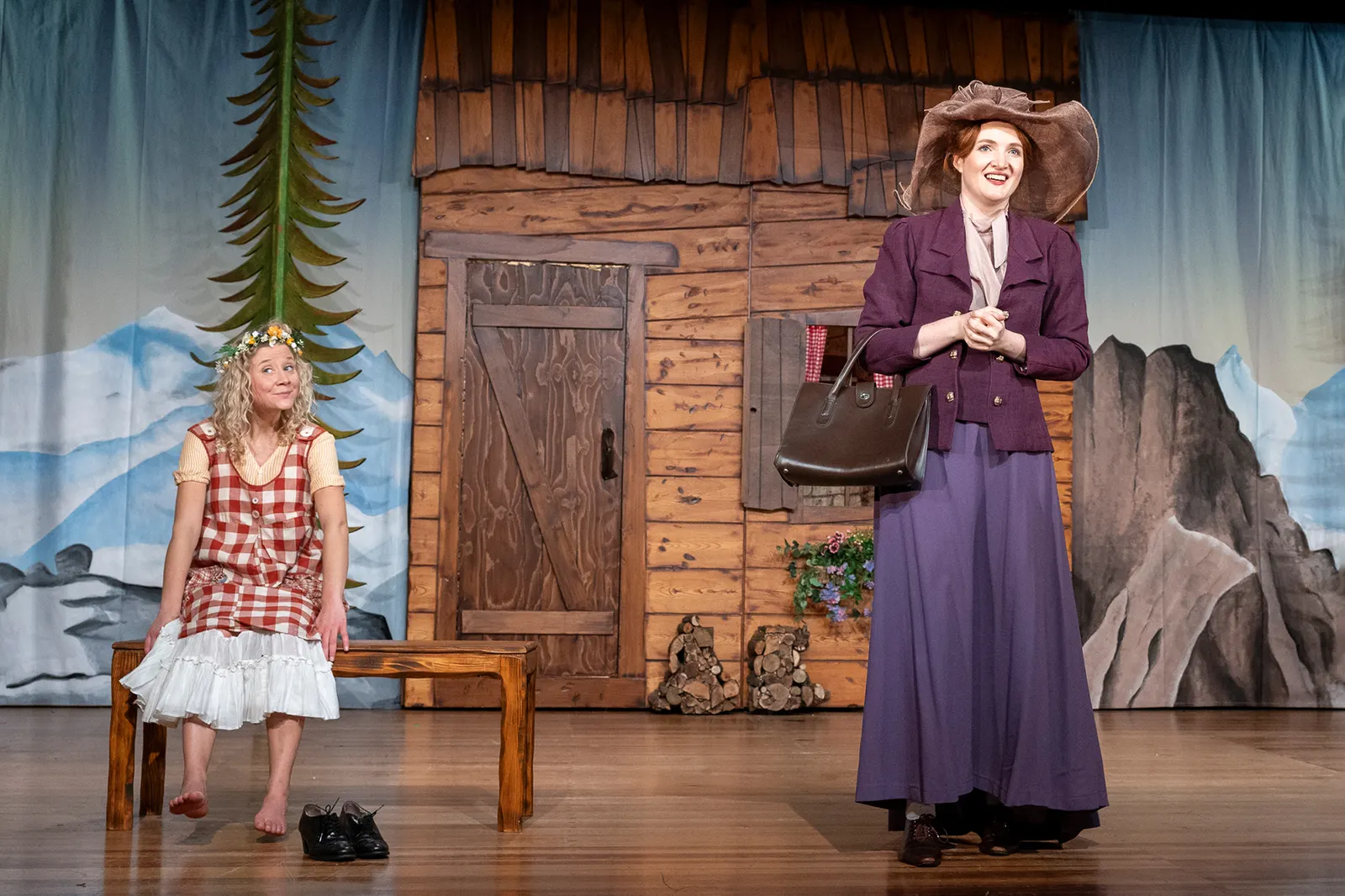 HEIDI Theaterstück nach Johanna Spyri von Jan Bodinus Spielzeit 2024/2025 / Premiere: 29.11.2024 Larissa Bader, Farina Violetta Giesmann Foto: Tobias Metz