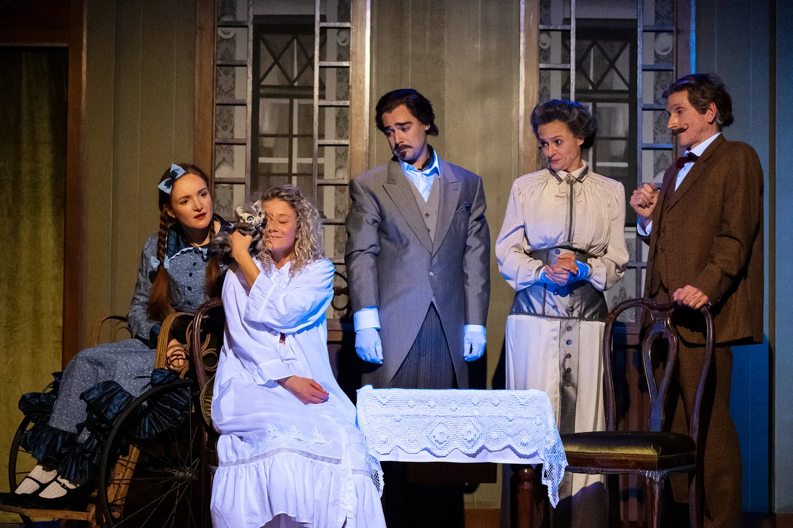 HEIDI Theaterstück nach Johanna Spyri von Jan Bodinus Spielzeit 2024/2025 / Premiere: 29.11.2024 Larissa Bader, Farina Violetta Giesmann, Luca Hämmerle, Susanne Theil, Uwe-Peter Sp…