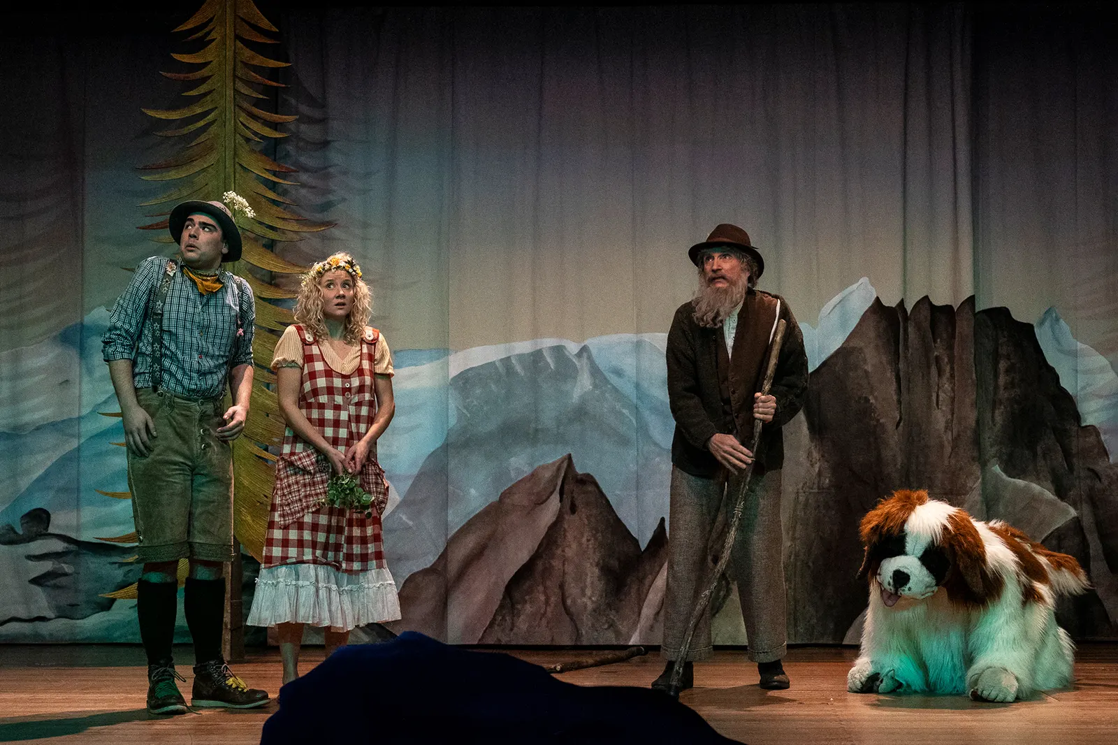 HEIDI Theaterstück nach Johanna Spyri von Jan Bodinus Spielzeit 2024/2025 / Premiere: 29.11.2024 Luca Hämmerle, Farina Violetta Giesmann, Uwe-Peter Spinner, Sabine Christiane Dotze…