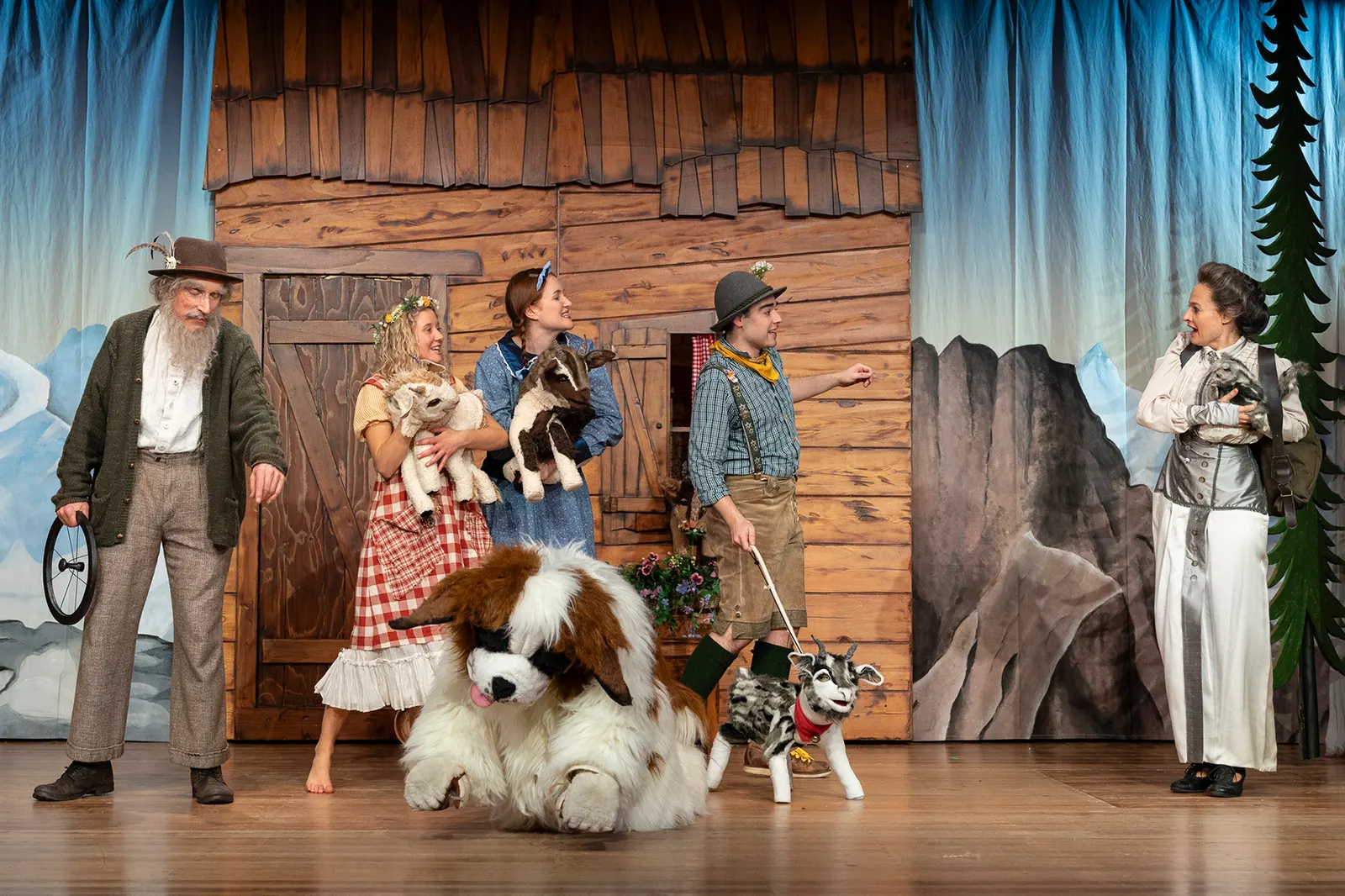 HEIDI Theaterstück nach Johanna Spyri von Jan Bodinus Spielzeit 2024/2025 / Premiere: 29.11.2024 Uwe-Peter Spinner, Farina Violetta Giesmann, Sabine Christiane Dotzer, Larissa Bade…
