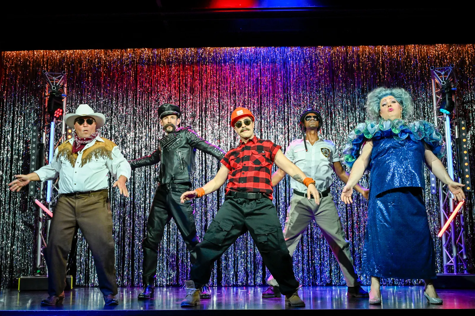 LADIES NIGHT Komödie von Stephen Sinclair und Anthony McCarten Spielzeit 2024/2025 / Premiere: 16.5.2025 Andreas Klaue, Gideon Rapp, Irfan Kars, Aron Keleta, Ambrogio Vinella Foto:…