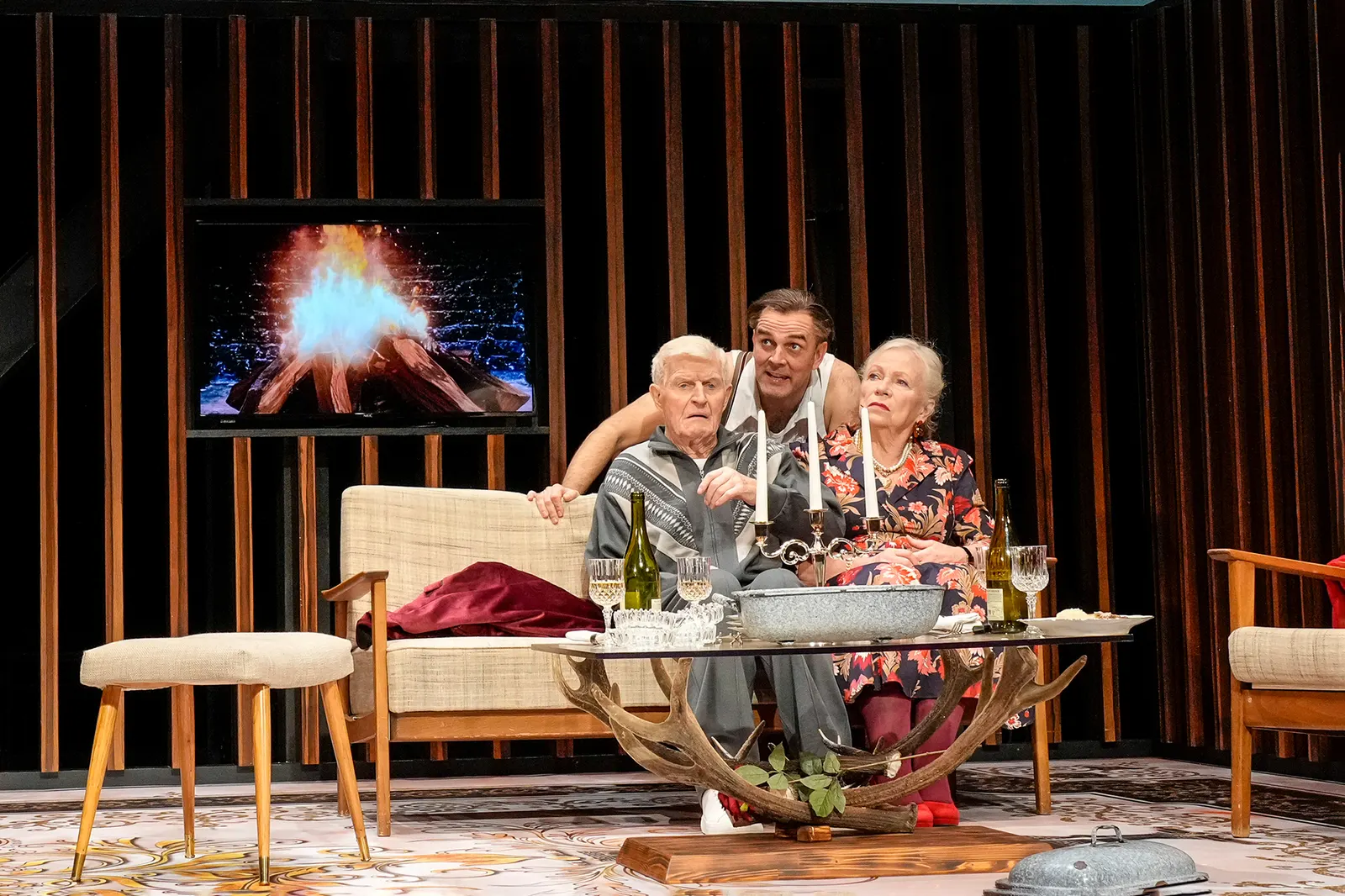 BIEDERMANN UND DIE BRANDSTIFTER Ein Lehrstück ohne Lehre von Max Frisch Spielzeit 2024/2025 / Premiere: 25.10.2024 Peter Bause, Jan Henning Kraus, Hellena Büttner Foto: Tobias Metz