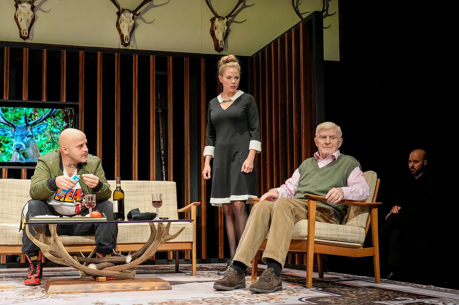 BIEDERMANN UND DIE BRANDSTIFTER Ein Lehrstück ohne Lehre von Max Frisch Spielzeit 2024/2025 / Premiere: 25.10.2024 Oliver Burkia, Dorothée Kahler, Peter Bause, Christian Werner Fot…