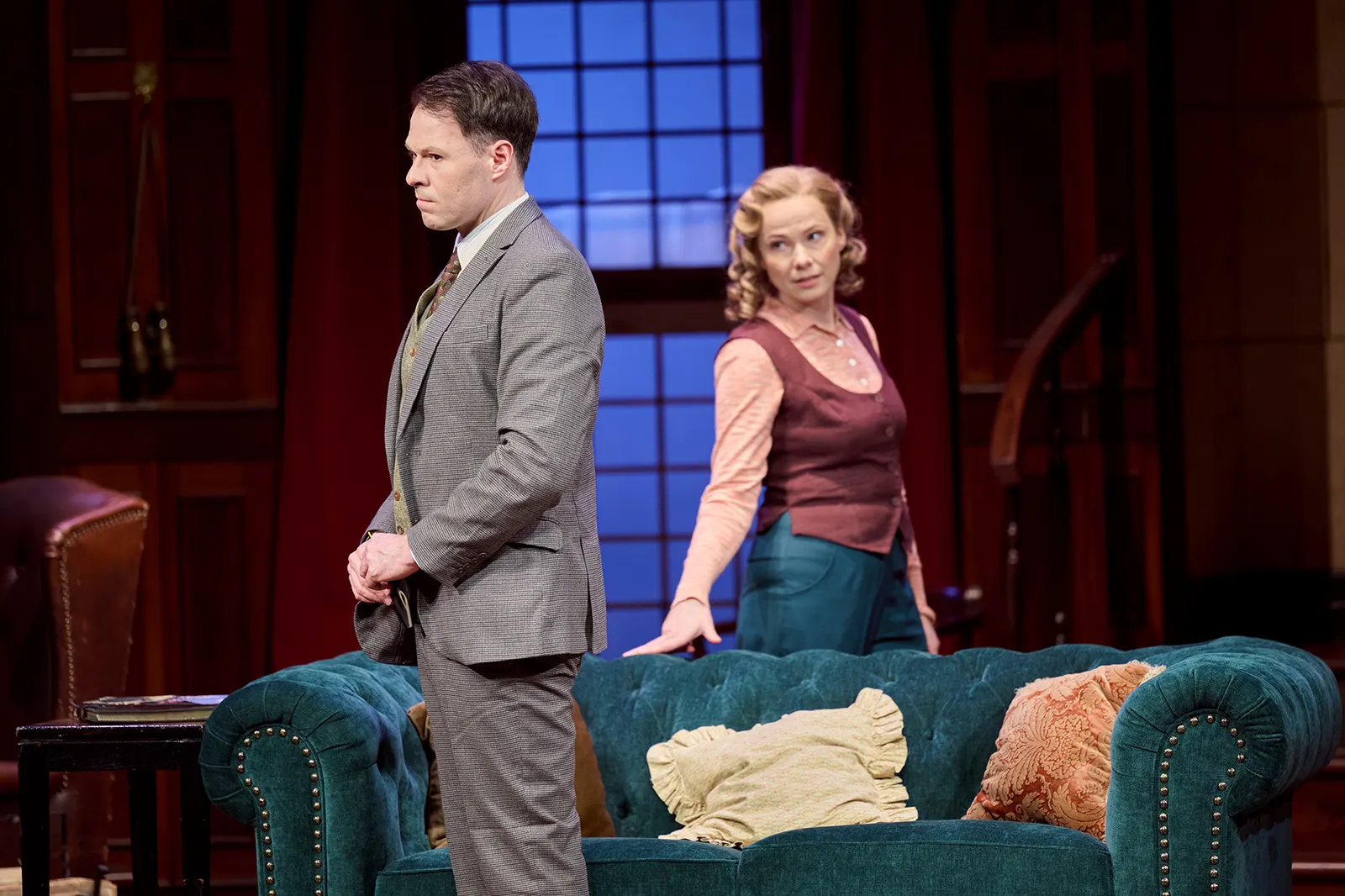 “Die Mausefalle” Krimi von Agatha Christie Spielzeit 2024/2025 / Premiere: 14.3.2025 Stefan Müller-Doriat, Anne Leßmeister Foto: Martin Sigmund