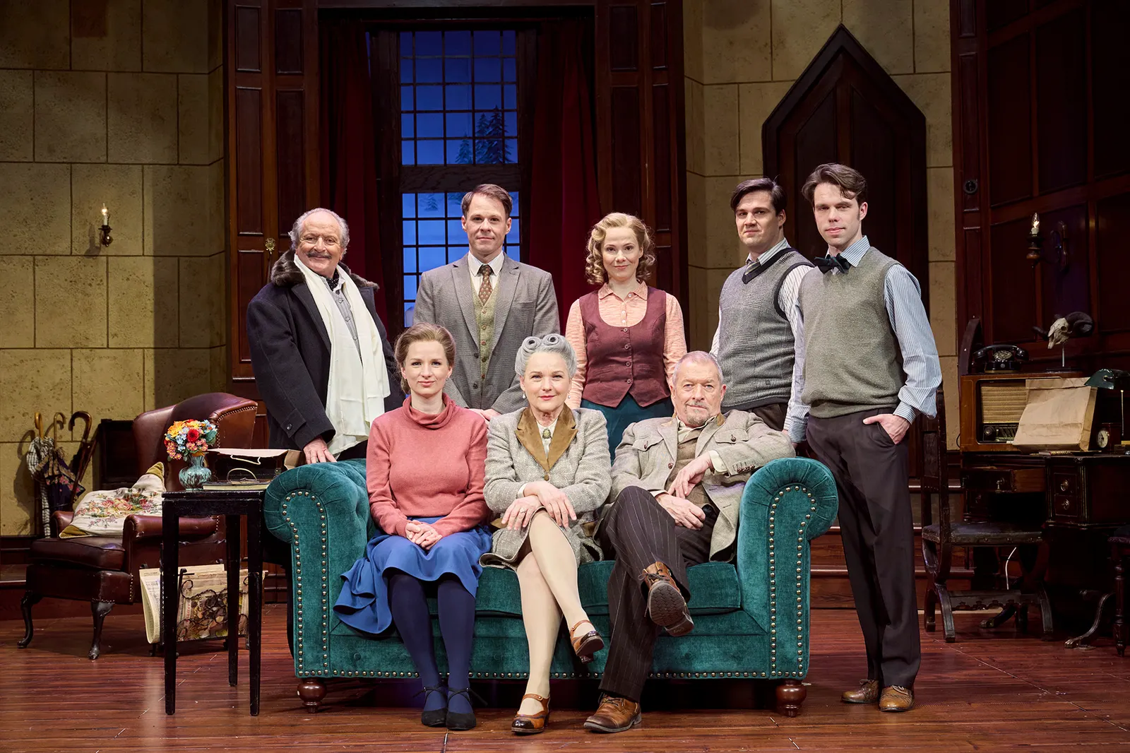 “Die Mausefalle” Krimi von Agatha Christie Spielzeit 2024/2025 / Premiere: 14.3.2025 Peter Kaghanovitch, Hannah Rebekka Ehlers, Stefan Müller-Doriat, Annette Mayer, Anne Leßmeister…