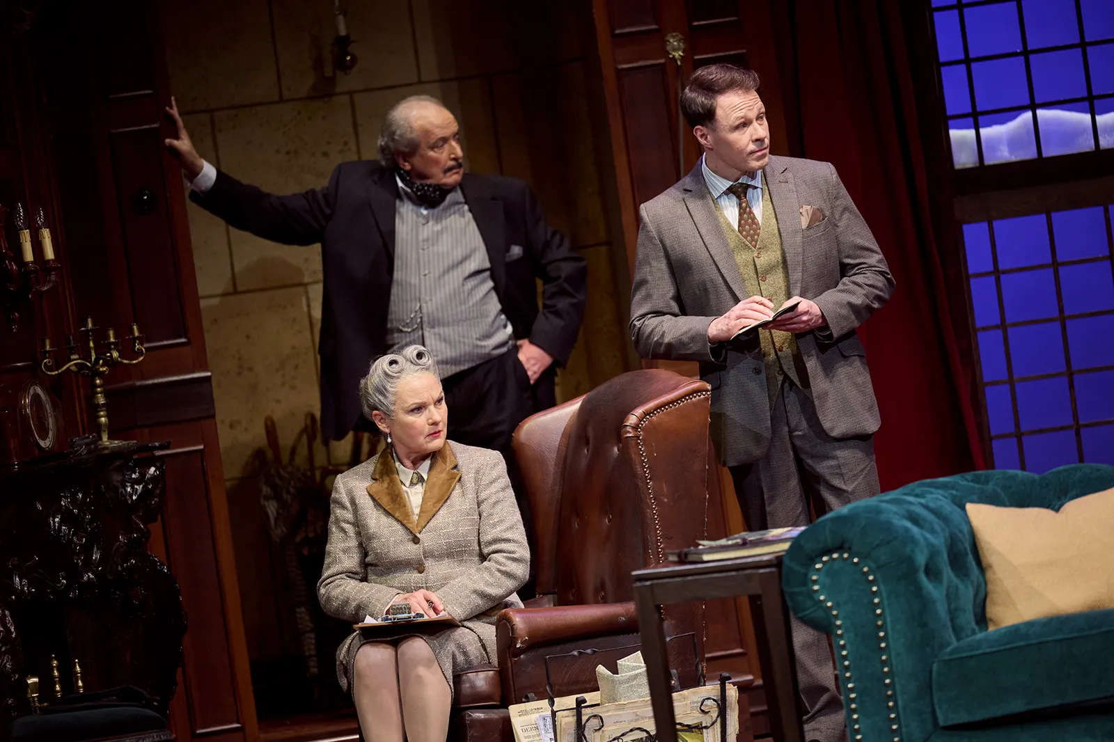 “Die Mausefalle” Krimi von Agatha Christie Spielzeit 2024/2025 / Premiere: 14.3.2025 Annette Mayer, Peter Kaghanovitch, Stefan Müller-Doriat Foto: Martin Sigmund