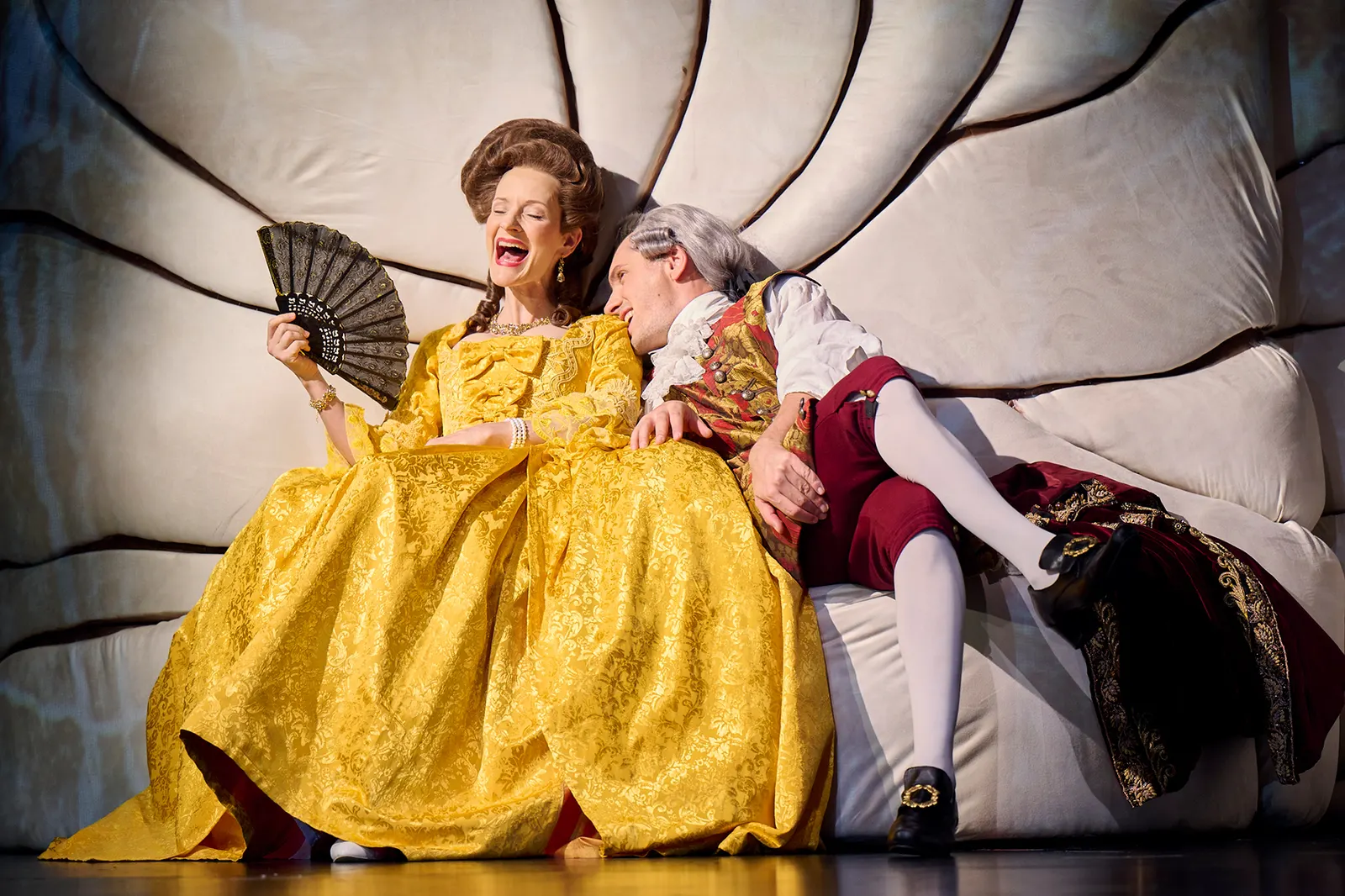 GEFÄHRLICHE LIEBSCHAFTEN Schauspiel von Christopher Hampton Spielzeit 2024/2025 / Premiere: 13.9.2024 Lisa Wildmann und Sven Mattke Foto: Martin Sigmund