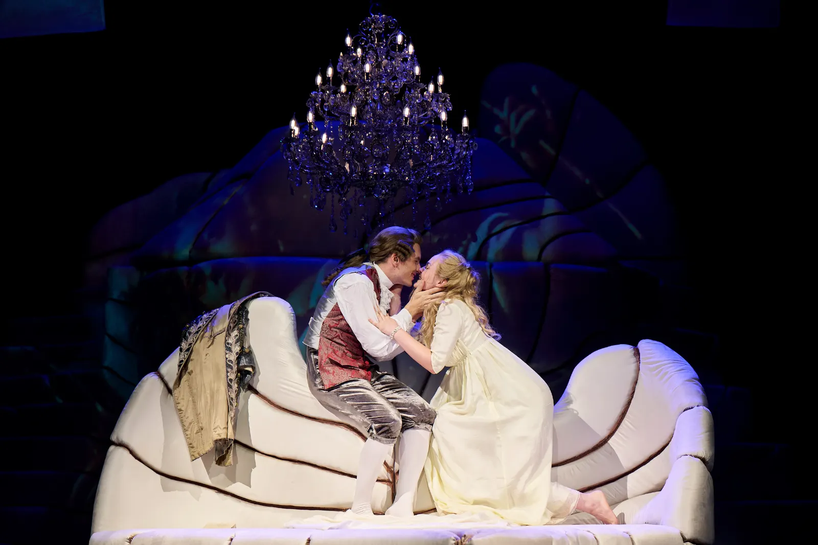 GEFÄHRLICHE LIEBSCHAFTEN Schauspiel von Christopher Hampton Spielzeit 2024/2025 / Premiere: 13.9.2024 Sven Mattke und Eva Gerngroß Foto: Martin Sigmund