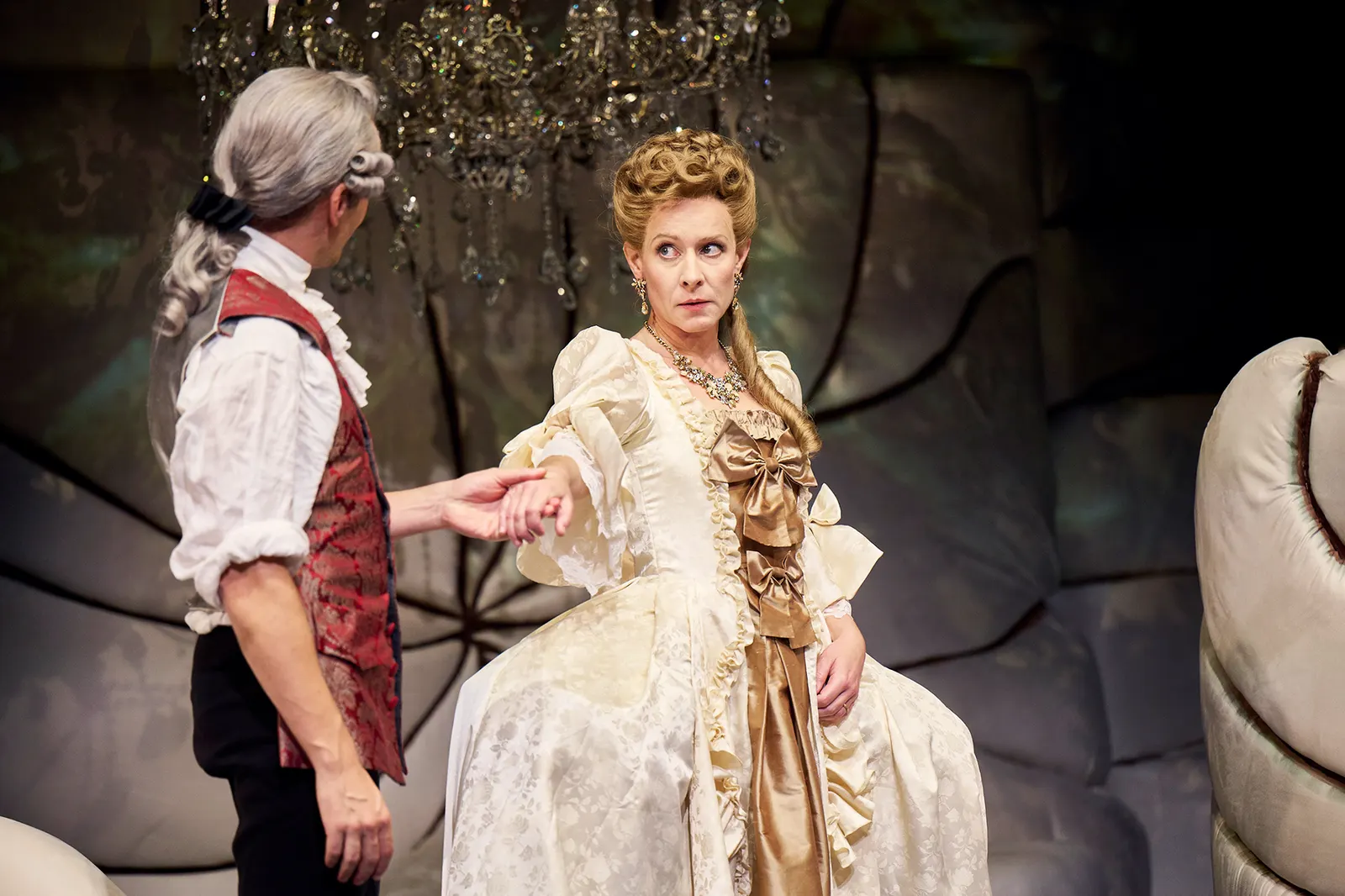 GEFÄHRLICHE LIEBSCHAFTEN Schauspiel von Christopher Hampton Spielzeit 2024/2025 / Premiere: 13.9.2024 Sven Mattke und Natalie O’Hara Foto: Martin Sigmund
