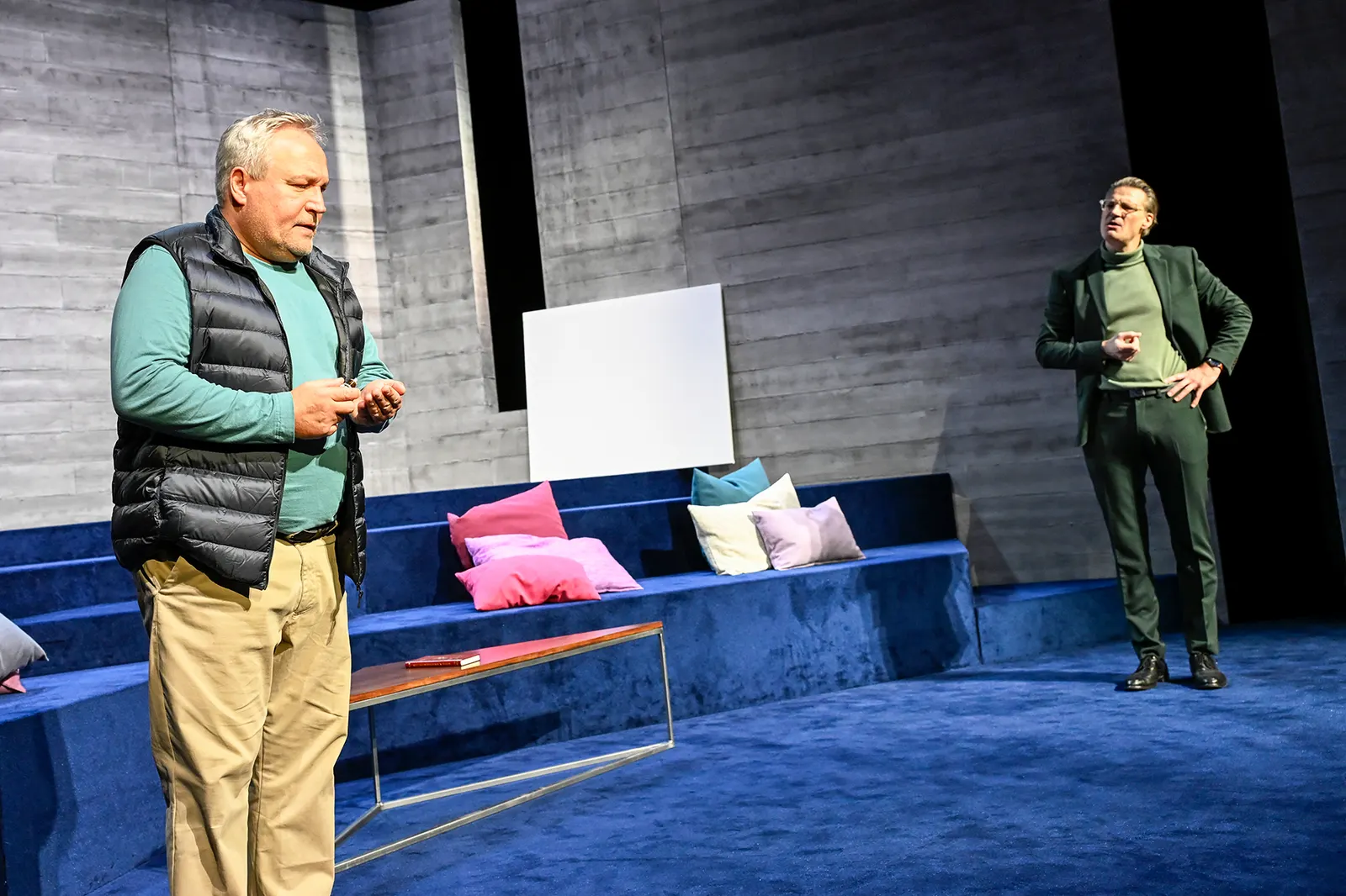 “KUNST” Komödie von Yasmina Reza Spielzeit 2024/2025 / Premiere: 31.1.2025 Andreas Klaue, Ralf Stech Foto: Tobias Metz