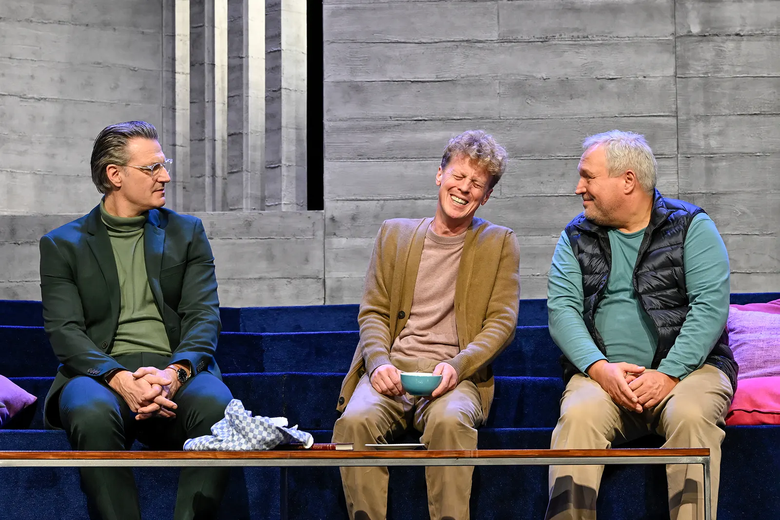 “KUNST” Komödie von Yasmina Reza Spielzeit 2024/2025 / Premiere: 31.1.2025 Ralf Stech, Marius Hubel, Andreas Klaue Foto: Tobias Metz