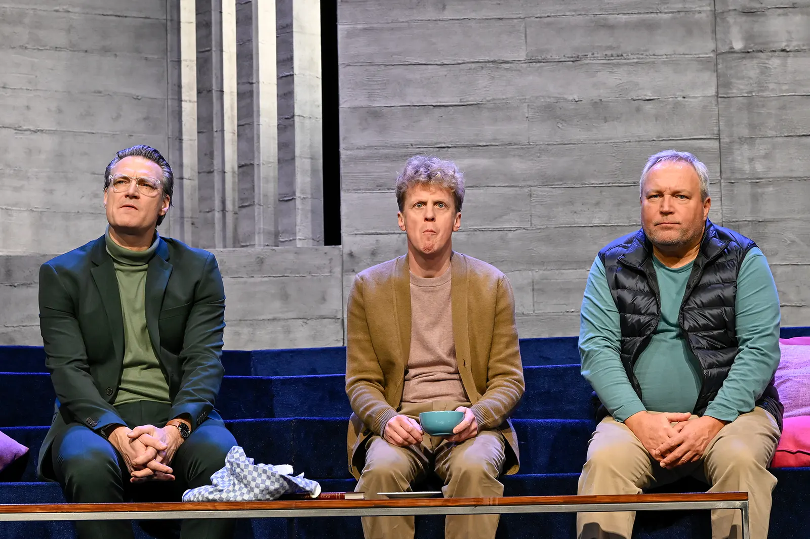“KUNST” Komödie von Yasmina Reza Spielzeit 2024/2025 / Premiere: 31.1.2025 Ralf Stech, Marius Hubel, Andreas Klaue Foto: Tobias Metz