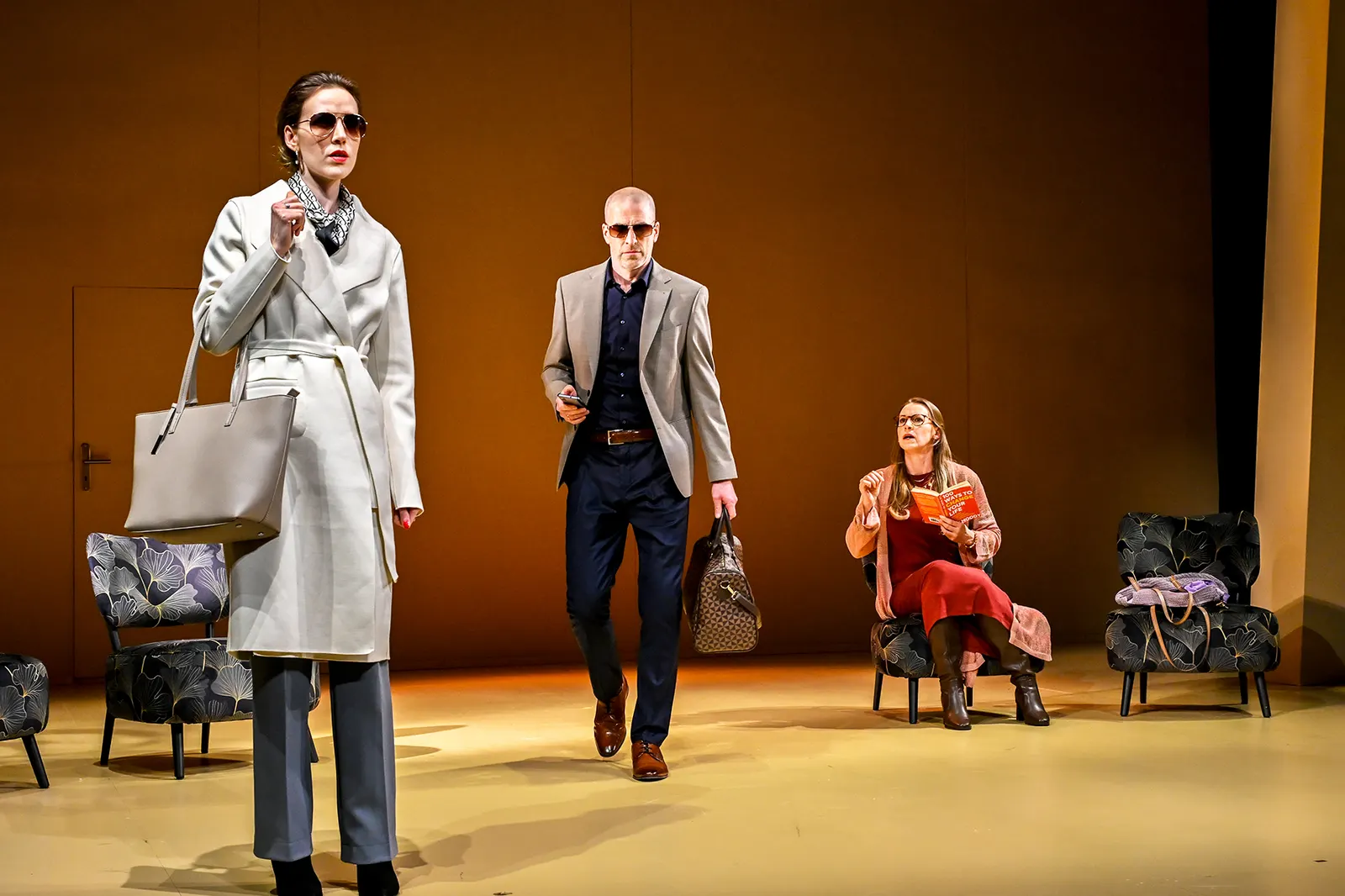 WUNDERHEILER Schauspiel von Lutz Hübner und Sarah Nemitz Auftragswerk für das Alte Schauspielhaus / Uraufführung Spielzeit 2024/2025 / Premiere: 2.5.2025 Barbro Viefhaus, Frederik …