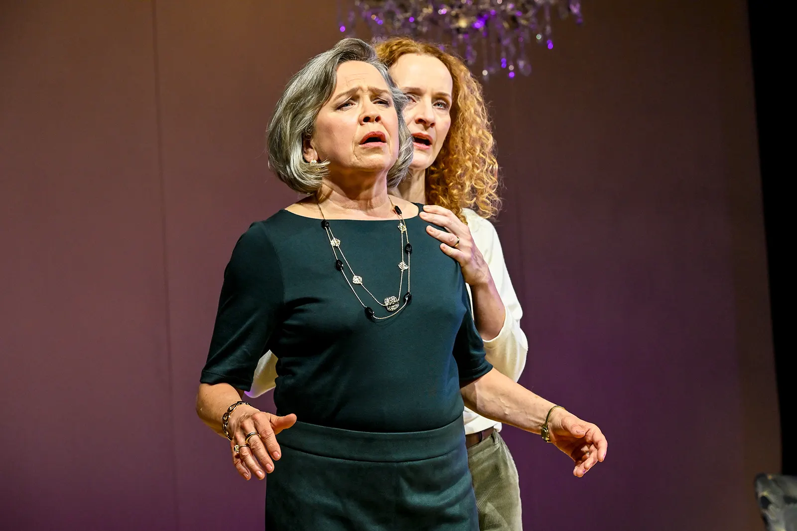 WUNDERHEILER Schauspiel von Lutz Hübner und Sarah Nemitz Auftragswerk für das Alte Schauspielhaus / Uraufführung Spielzeit 2024/2025 / Premiere: 2.5.2025 Ursula Berlinghof, Lisa Wi…