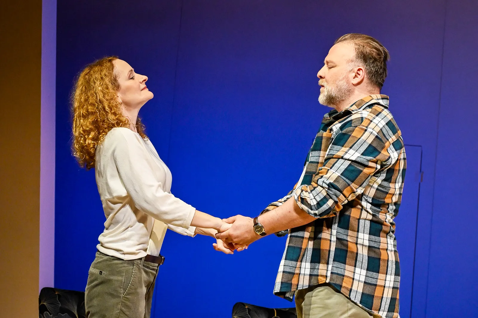 WUNDERHEILER Schauspiel von Lutz Hübner und Sarah Nemitz Auftragswerk für das Alte Schauspielhaus / Uraufführung Spielzeit 2024/2025 / Premiere: 2.5.2025 Lisa Wildmann, Antonio Lal…