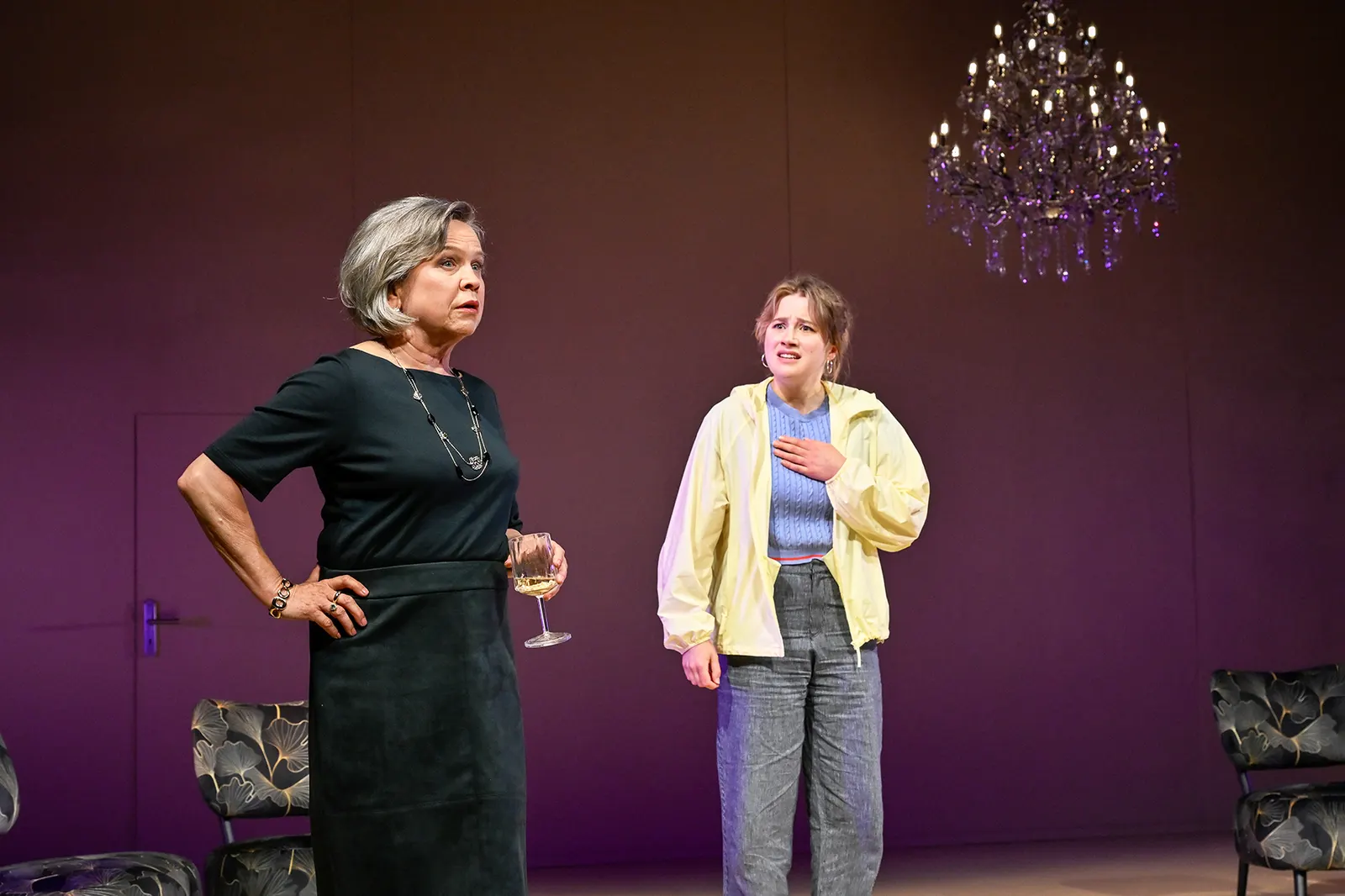 WUNDERHEILER Schauspiel von Lutz Hübner und Sarah Nemitz Auftragswerk für das Alte Schauspielhaus / Uraufführung Spielzeit 2024/2025 / Premiere: 2.5.2025 Ursula Berlinghof, Marie S…