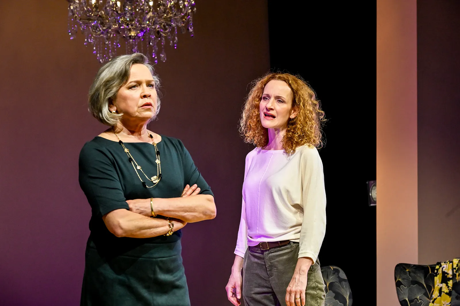 WUNDERHEILER Schauspiel von Lutz Hübner und Sarah Nemitz Auftragswerk für das Alte Schauspielhaus / Uraufführung Spielzeit 2024/2025 / Premiere: 2.5.2025 Ursula Berlinghof, Lisa Wi…