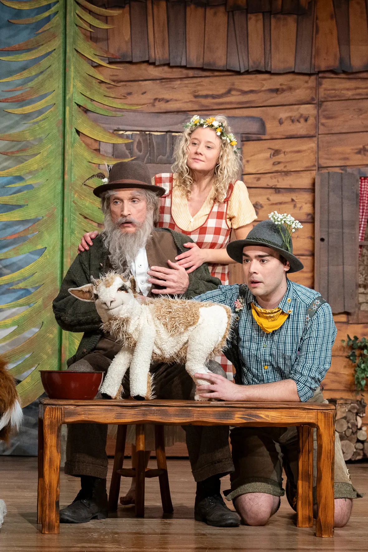 HEIDI Theaterstück nach Johanna Spyri von Jan Bodinus Spielzeit 2024/2025 / Premiere: 29.11.2024 Uwe-Peter Spinner, Farina Violetta Giesmann, Luca Hämmerle Foto: Tobias Metz